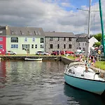 Дом отдыха 3 Bedroom Haven, On The Wild Atlantic Way Кинварра